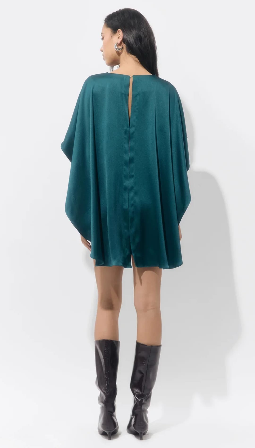 Green velvet cape with button closure and wide sleeves.