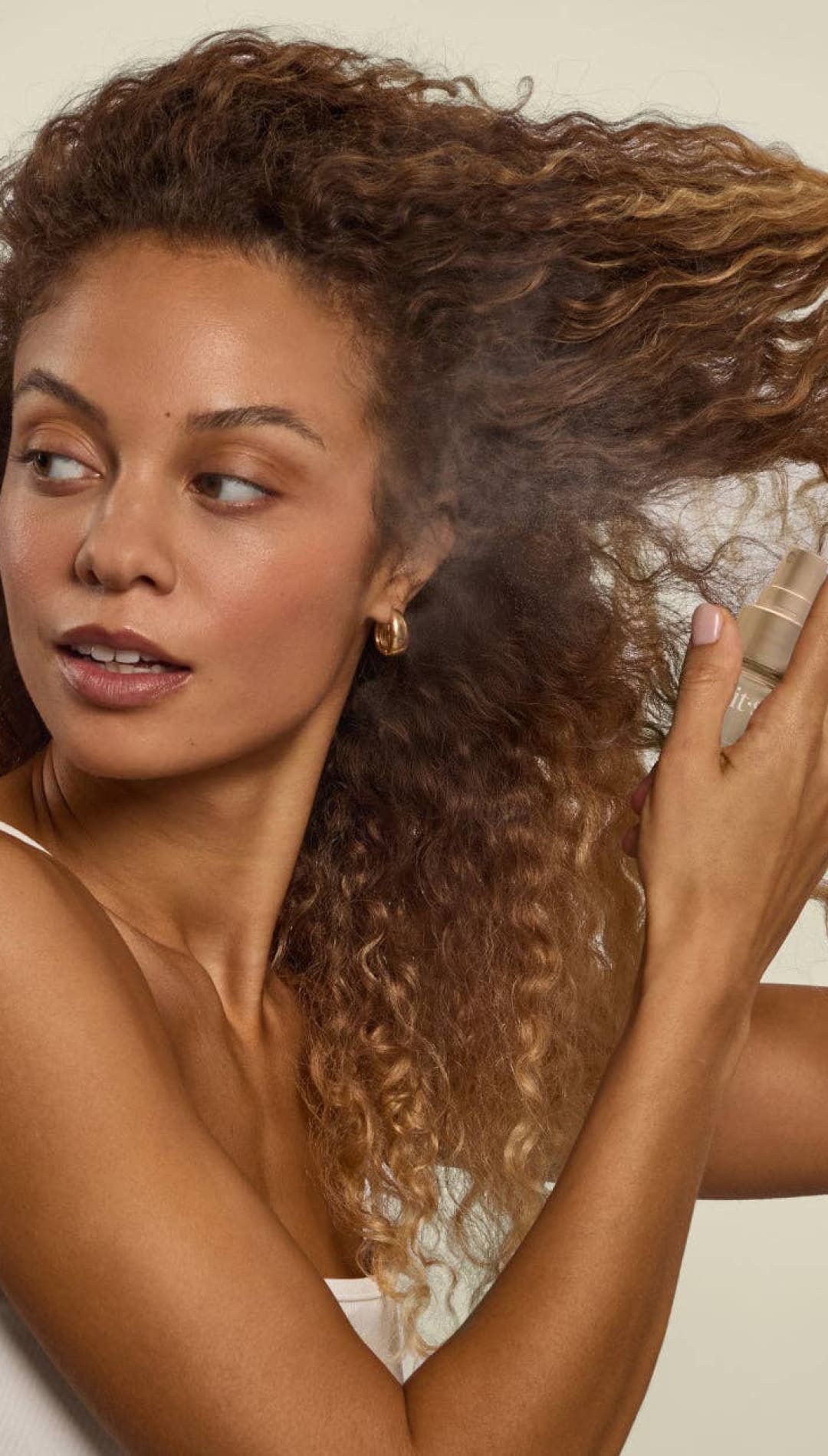 Curly hair extensions with a gradient from dark brown to blonde, synthetic material.