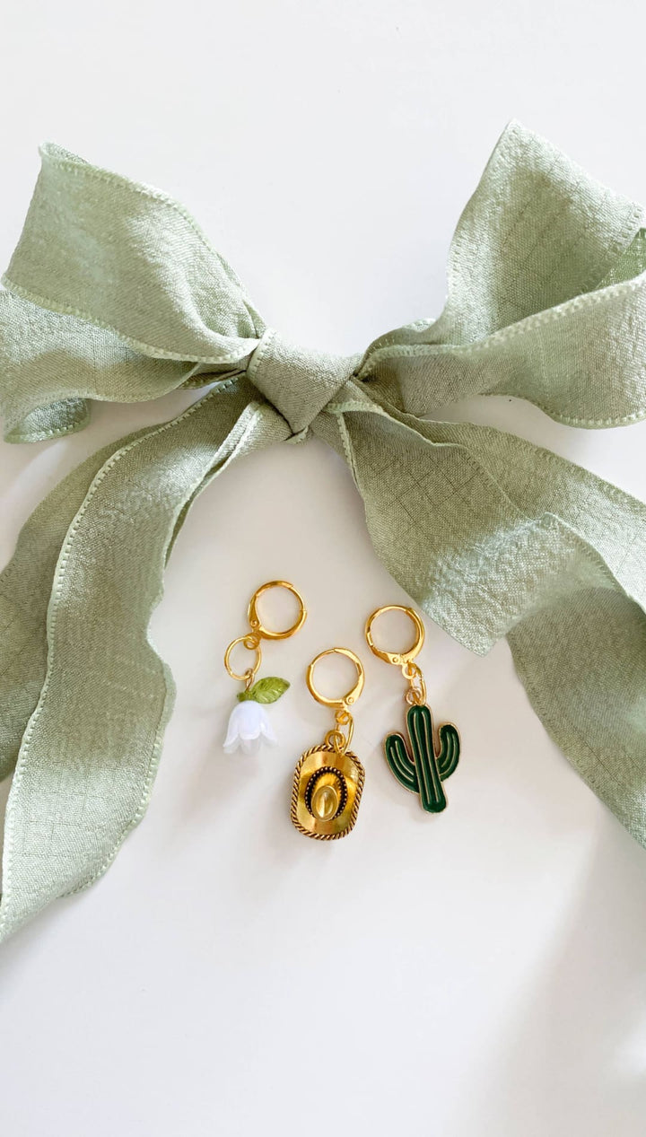 Earrings with a bow.