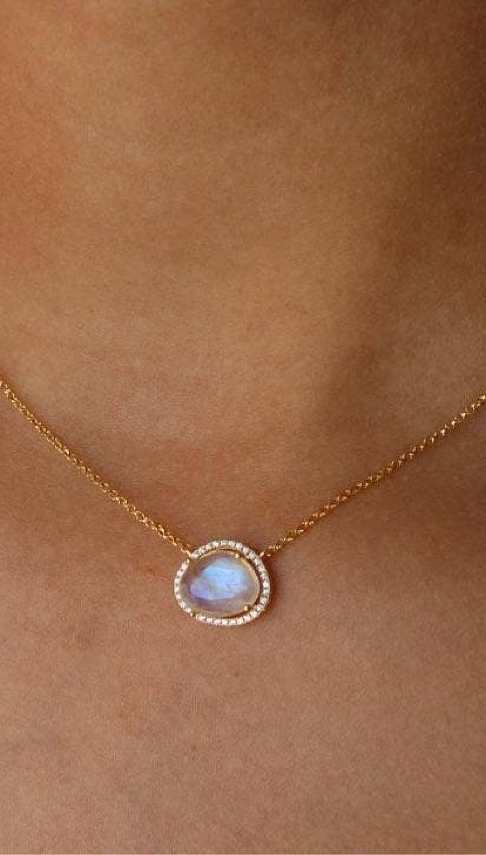 Gold necklace with moonstone pendant.