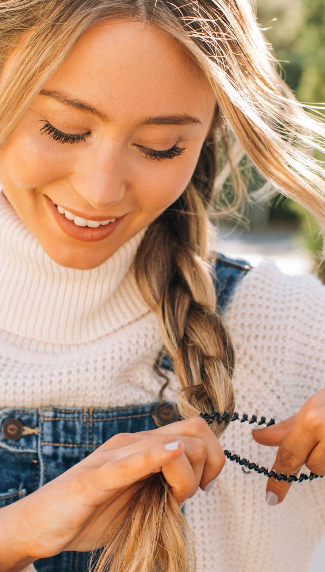 Black beaded hair tie with a sleek, modern design.