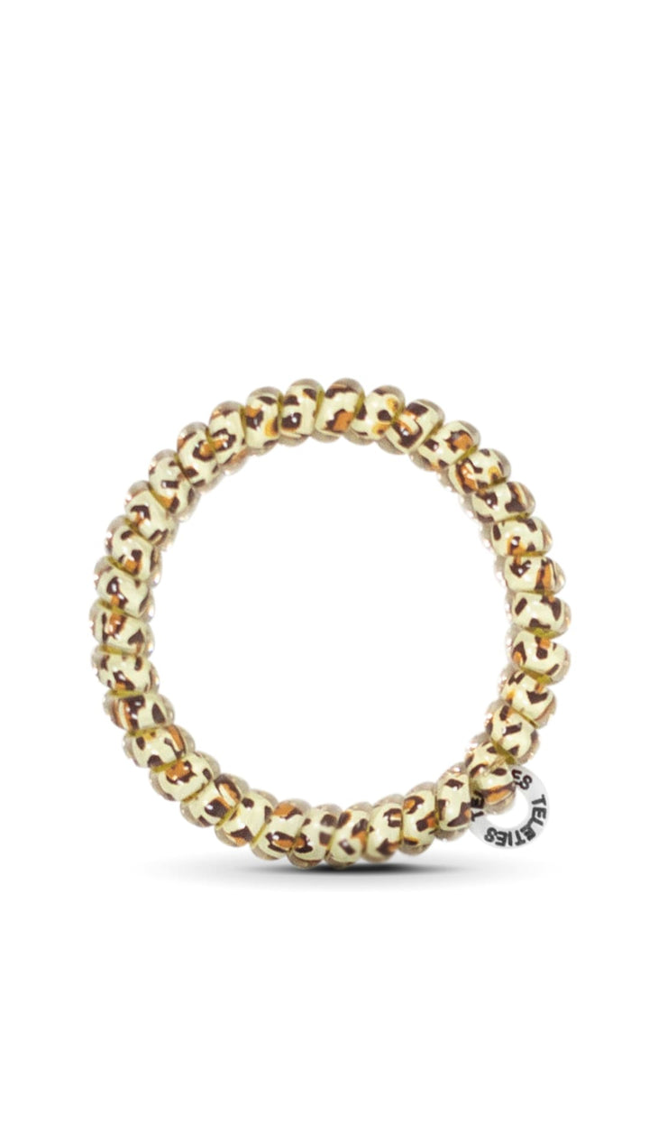 Gold chain link ring with intricate design and polished finish.