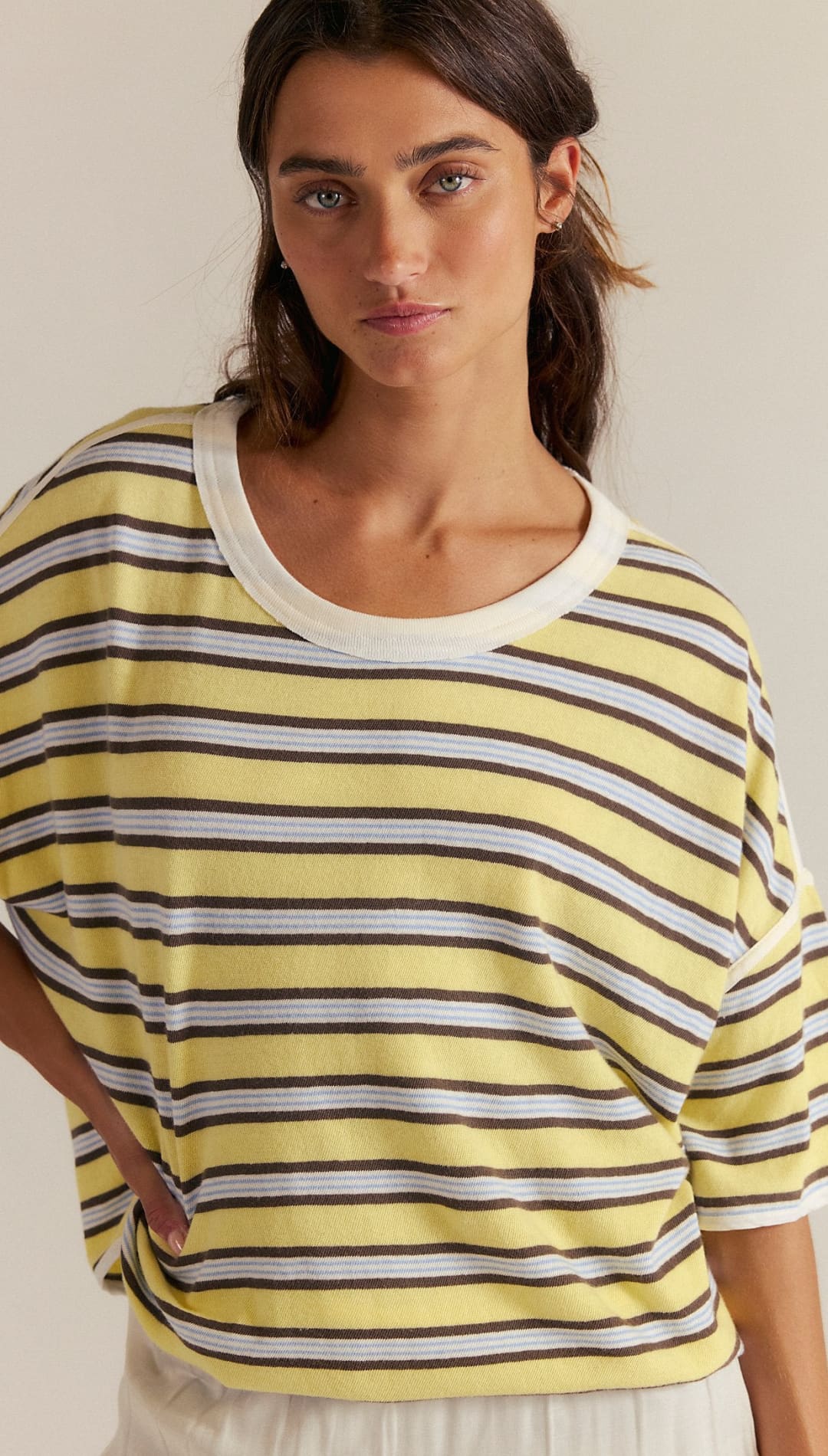 Yellow and white striped t-shirt with short sleeves, made of cotton.