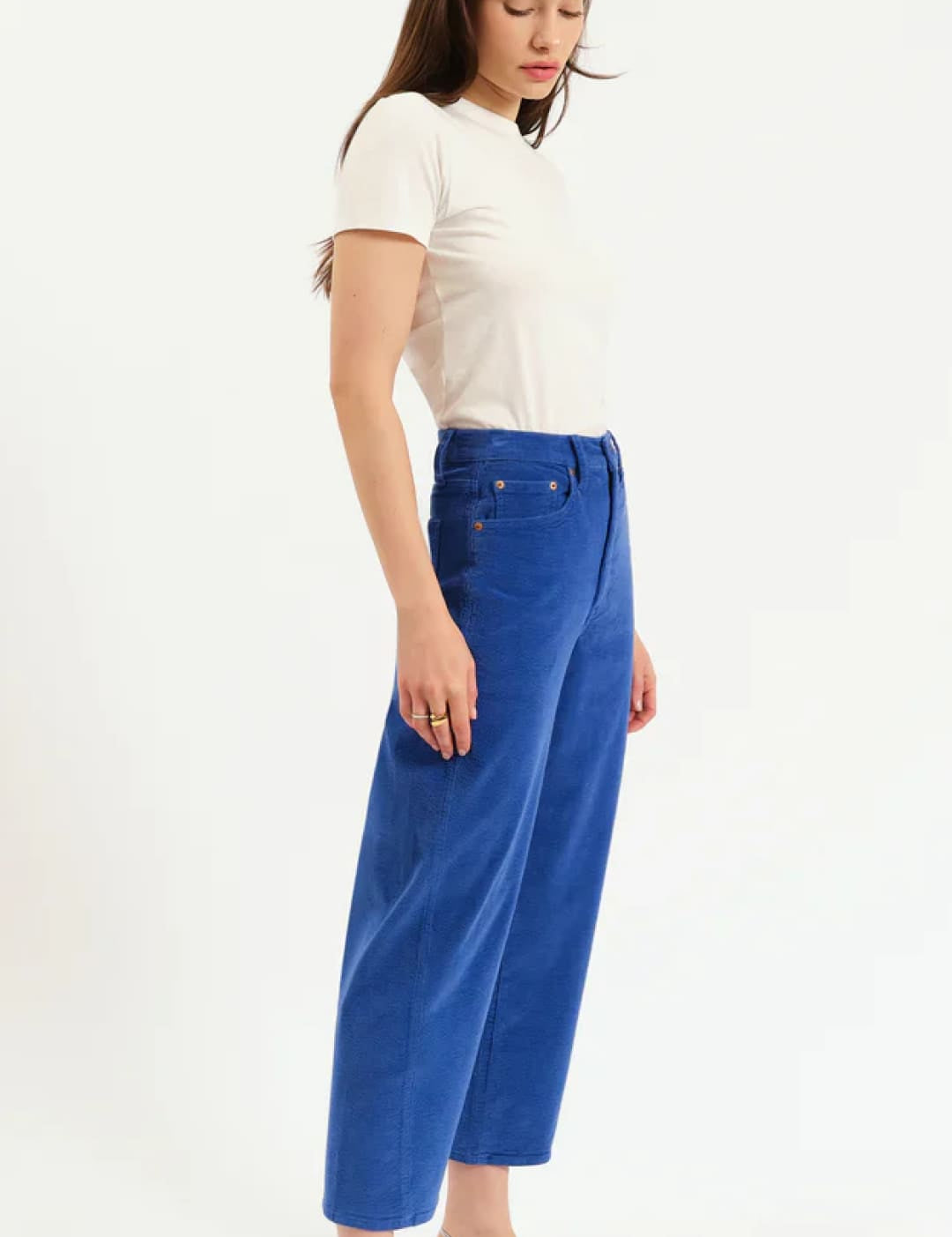 Royal blue corduroy cropped pants with silver metallic heels and white t-shirt.