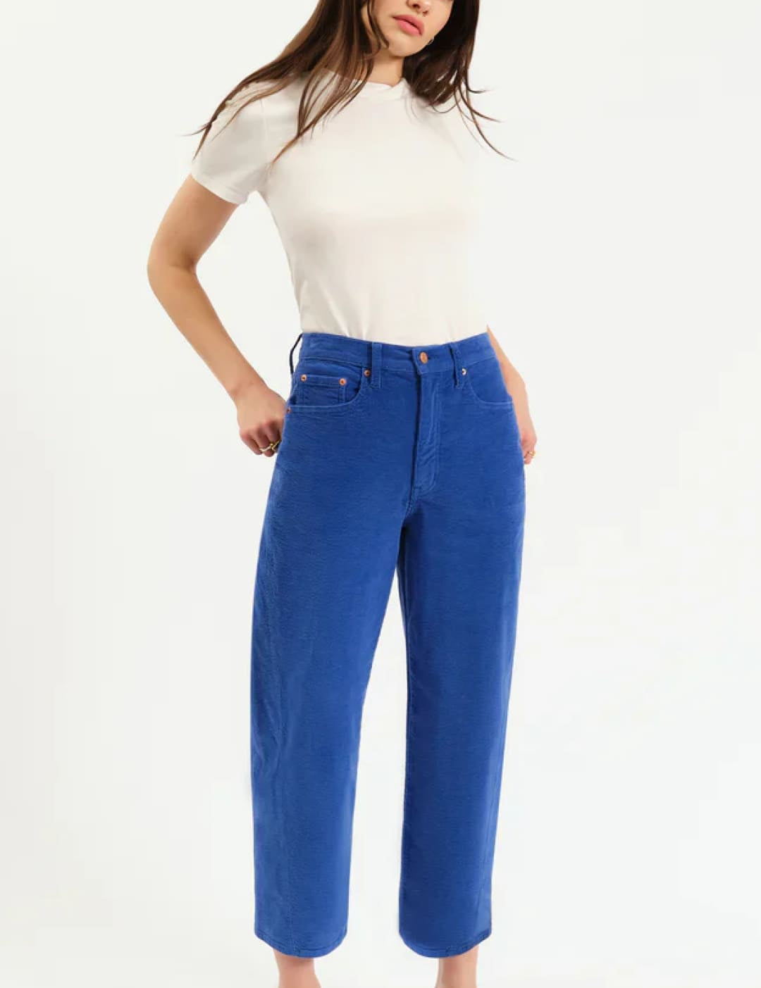 Royal blue high-waisted cropped pants with silver metallic heels and a white t-shirt.