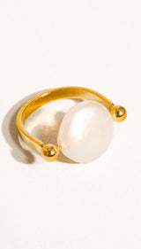 Déodat Baroque Pearl Ring