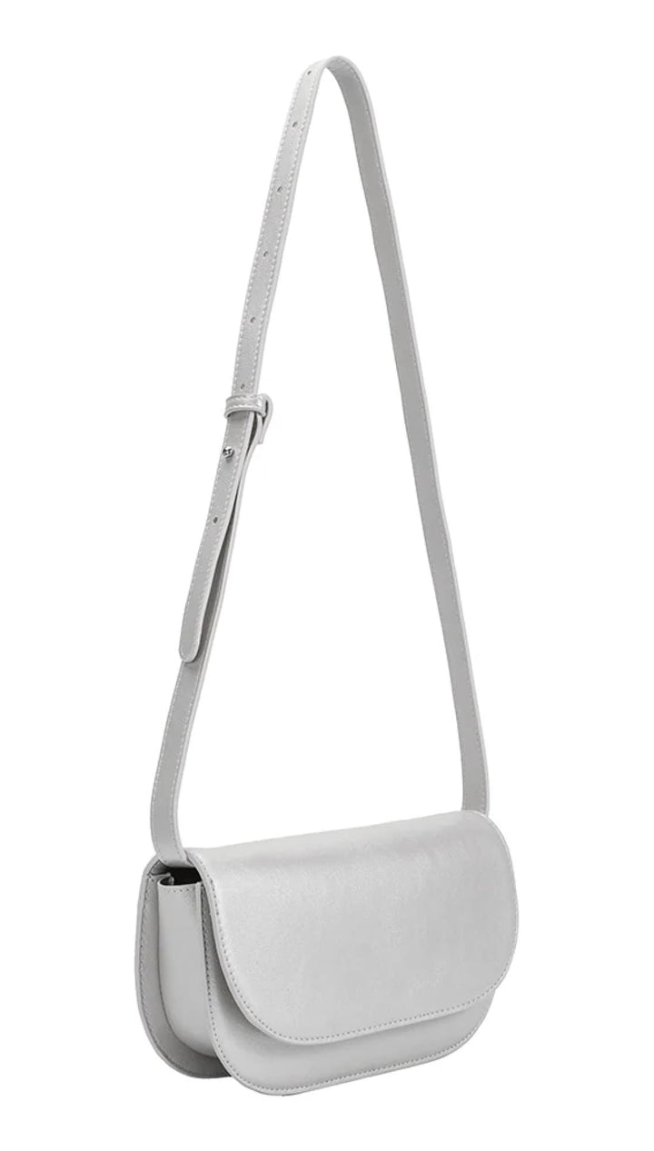 Light gray shoulder bag.