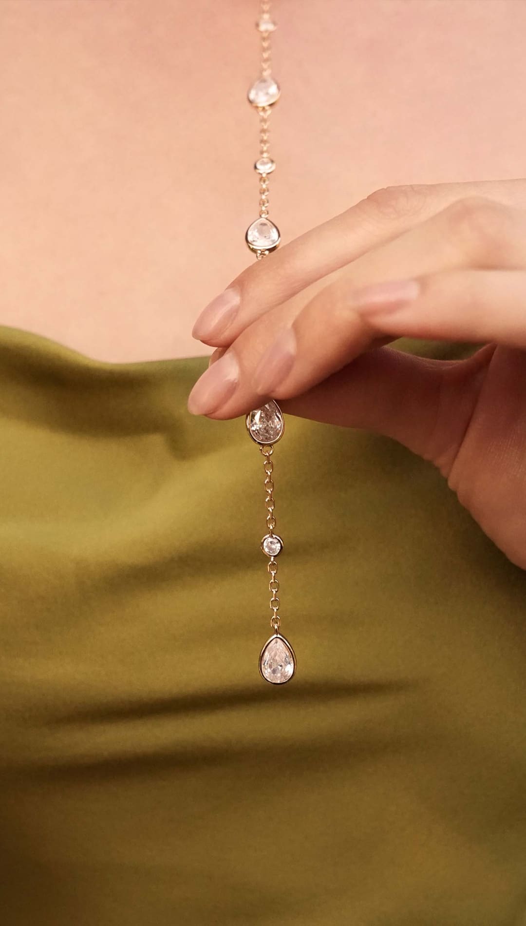 Delicate gold chain with sparkling crystal pendants.