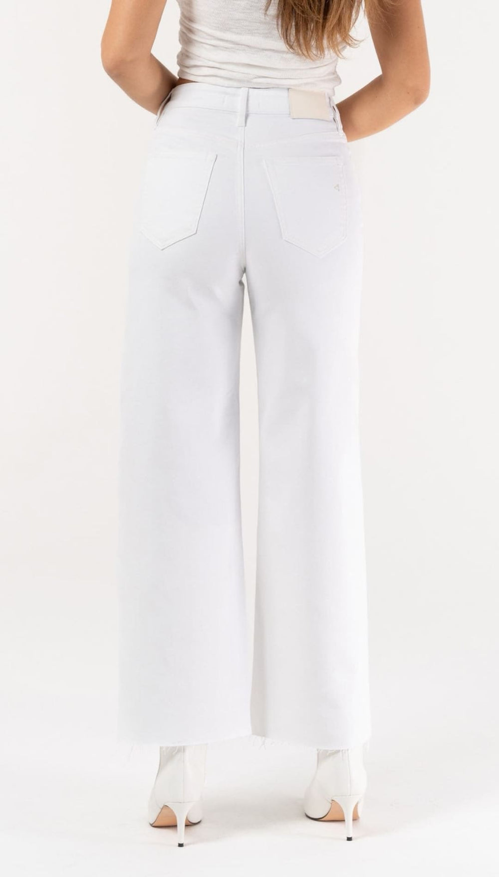 Nori Wide Leg Jeans - 200 Jeans