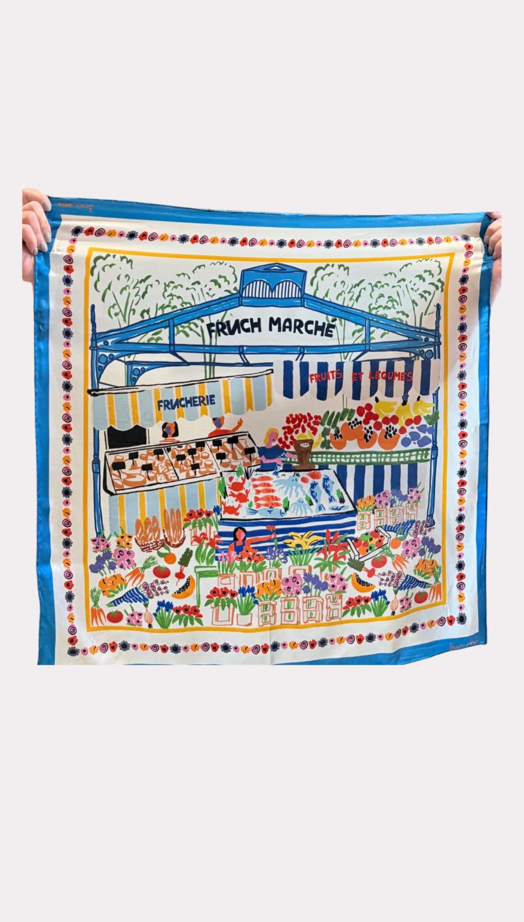Colorful ’French Marche’ scarf.