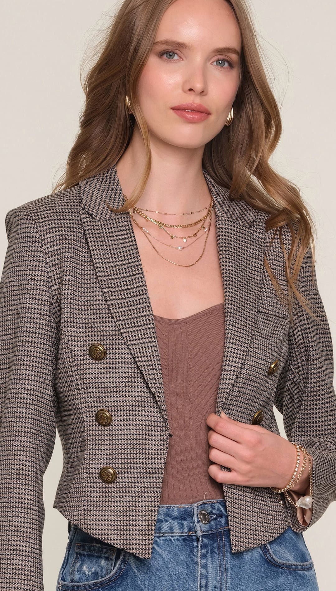 Brown and white checkered blazer with double-breasted buttons.