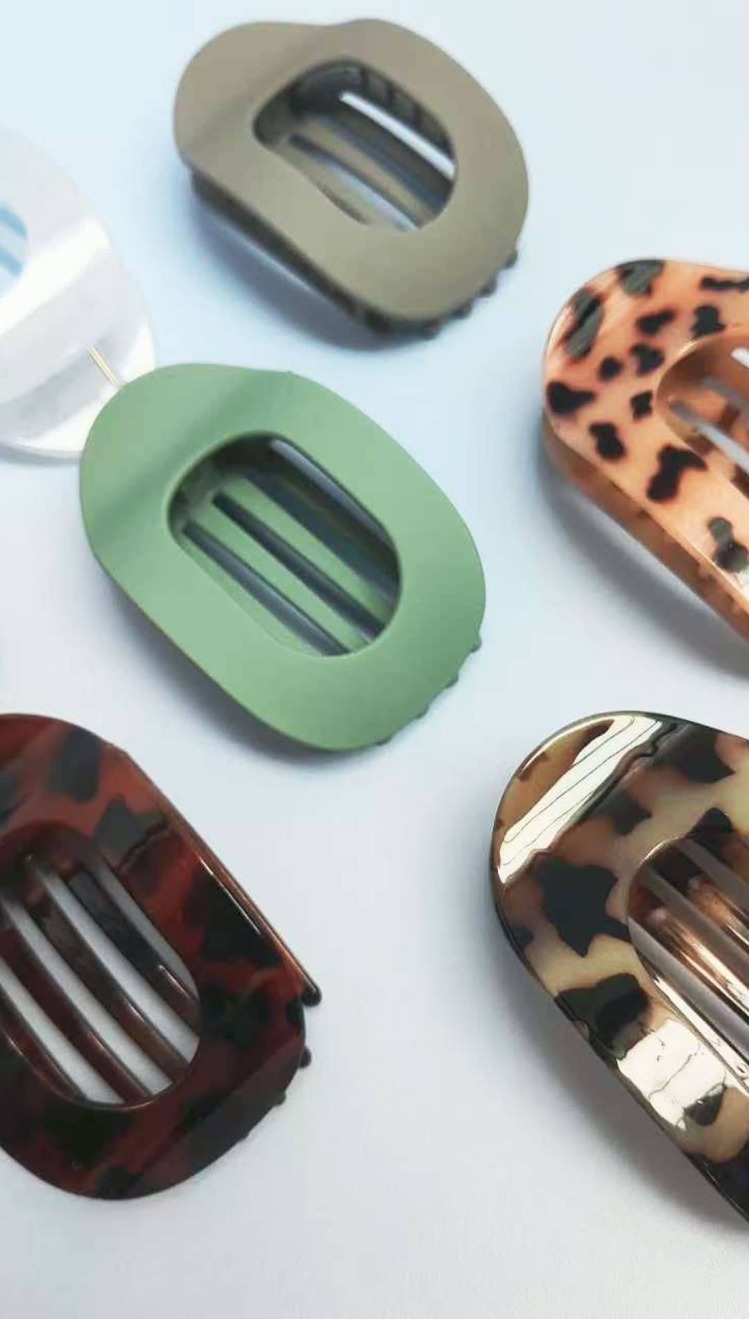 Tortoiseshell hair clip set with multiple colors and designs, including leopard print and solid hues.