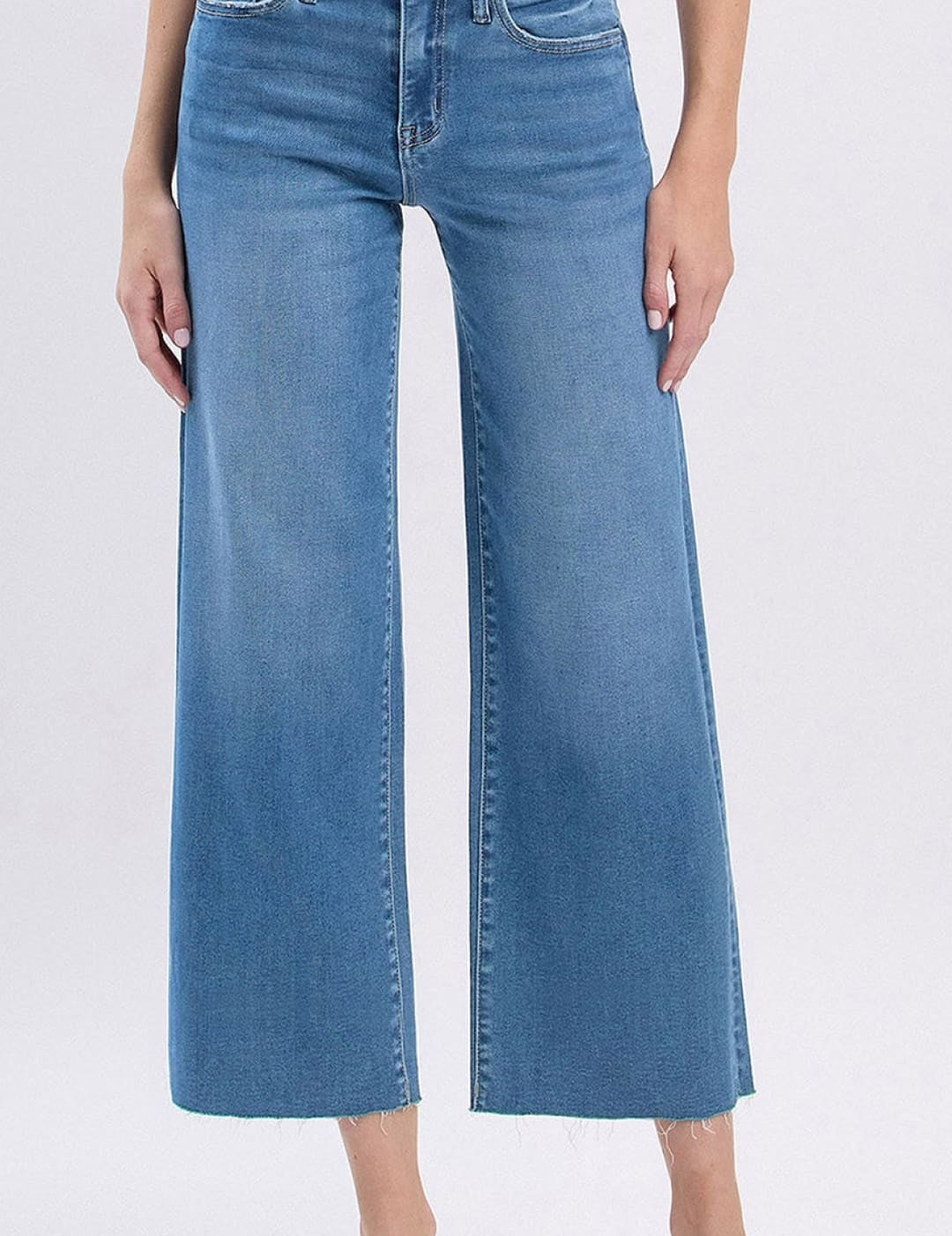 Wide-leg cropped jeans in light blue denim with white stitching and a high waist.