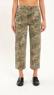 Camo-patterned cropped pants.